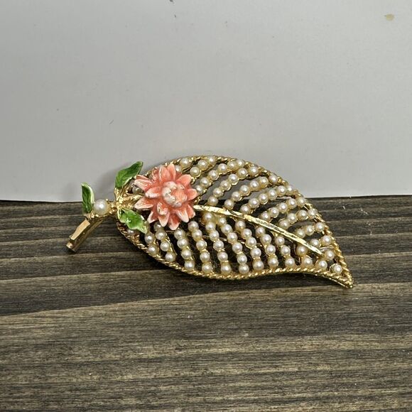 Vintage BSK Leaf Brooch Pin Enamel Flower Faux Pearls Gold Tone Signed - Picture 1 of 10